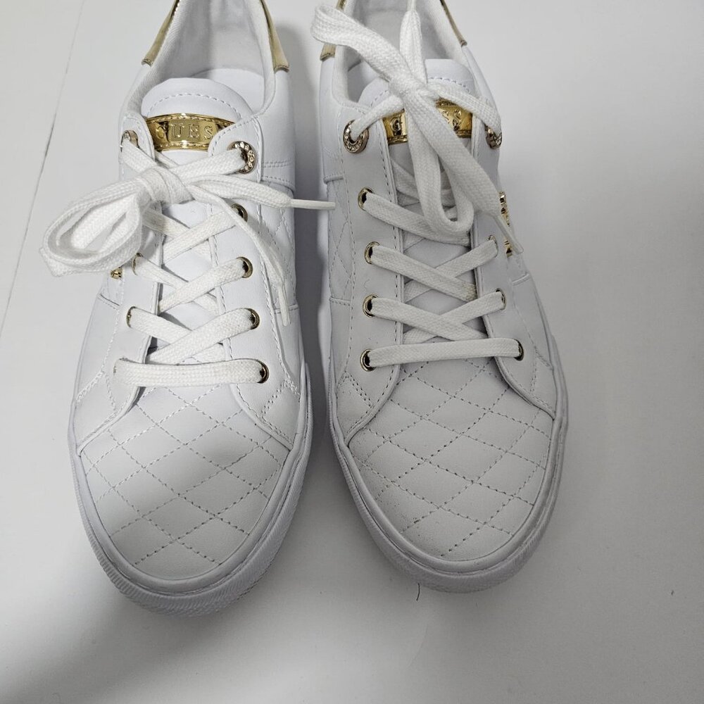 Guess Loven Womens White Lace Up Low Top Sneaker Shoes Size 11 M